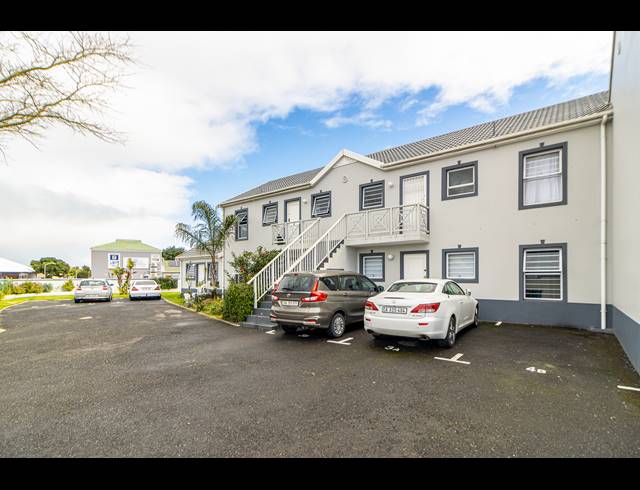 2 BEDROOM APARTMENT SOLD IN BLOUBERG SANDS
